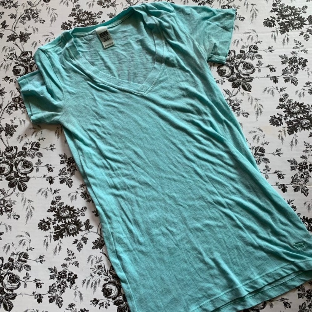 Victoria’s Secret Pink V Neck - XS